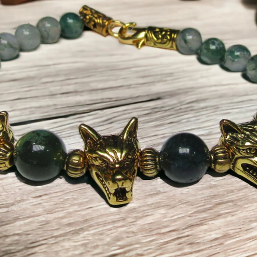 NEW Cerberus Triple Wolf Bracelet With Green Gemstone Beads. Greek myth jewelry. - Picture 3 of 7